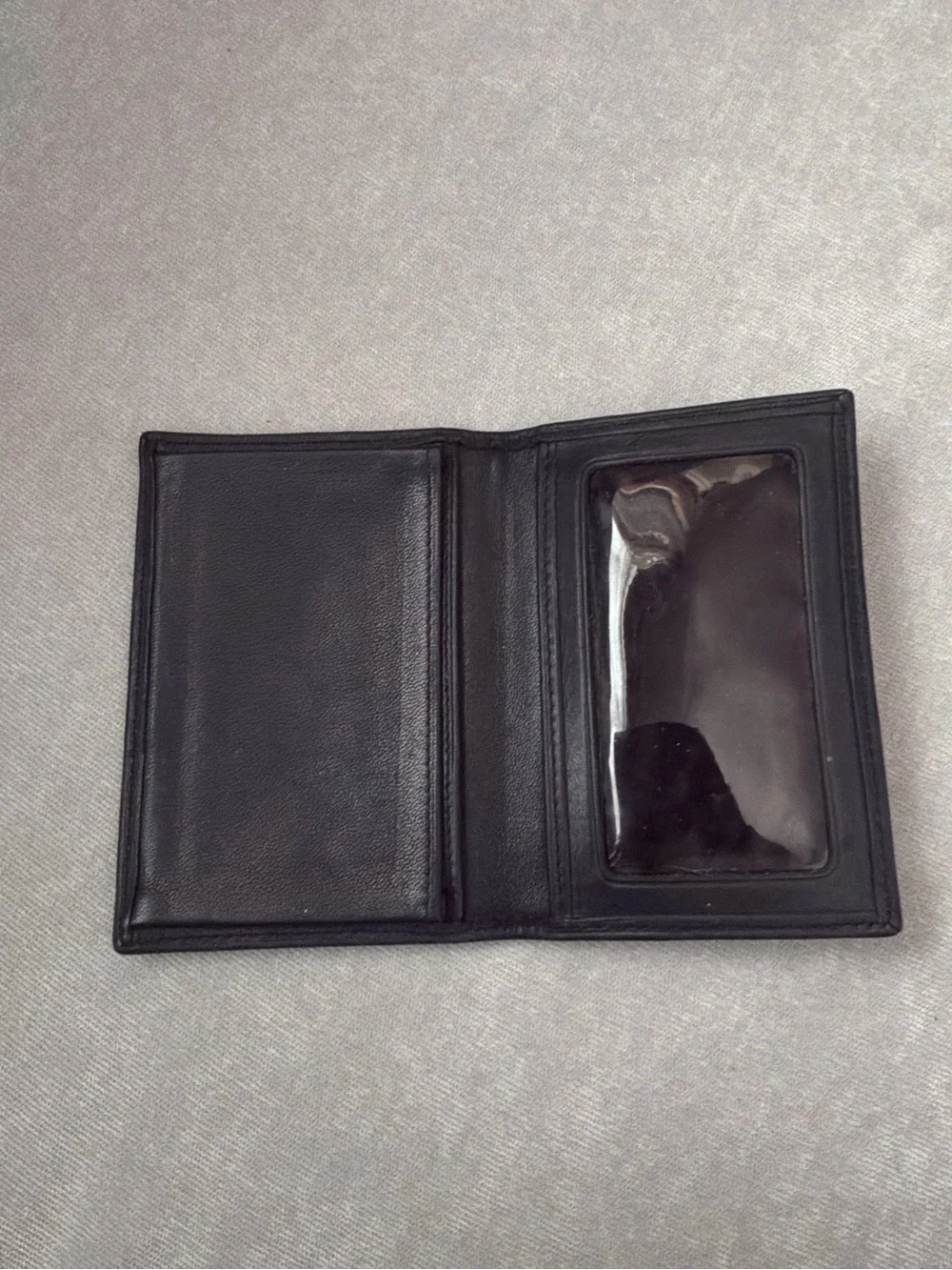 Tumi Black Leather Thin Bifold Credit Card Holder